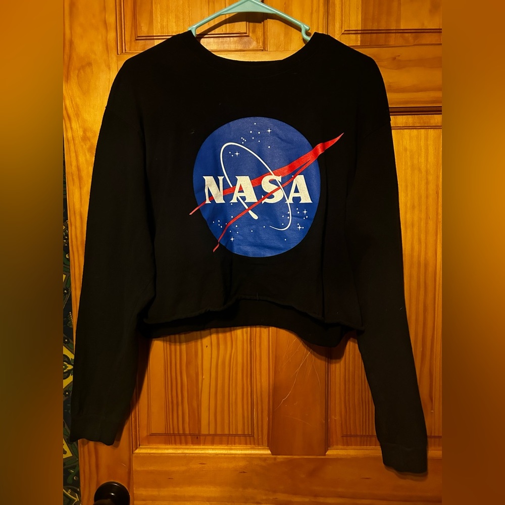 Cropped NASA long sleeve tee